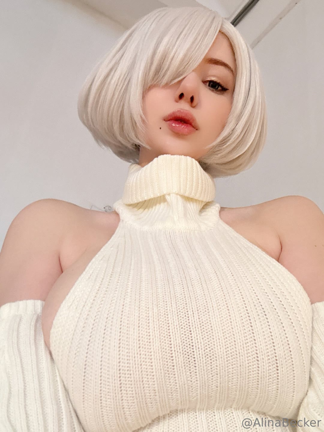 Alina Becker 2B winter costume cosplay image