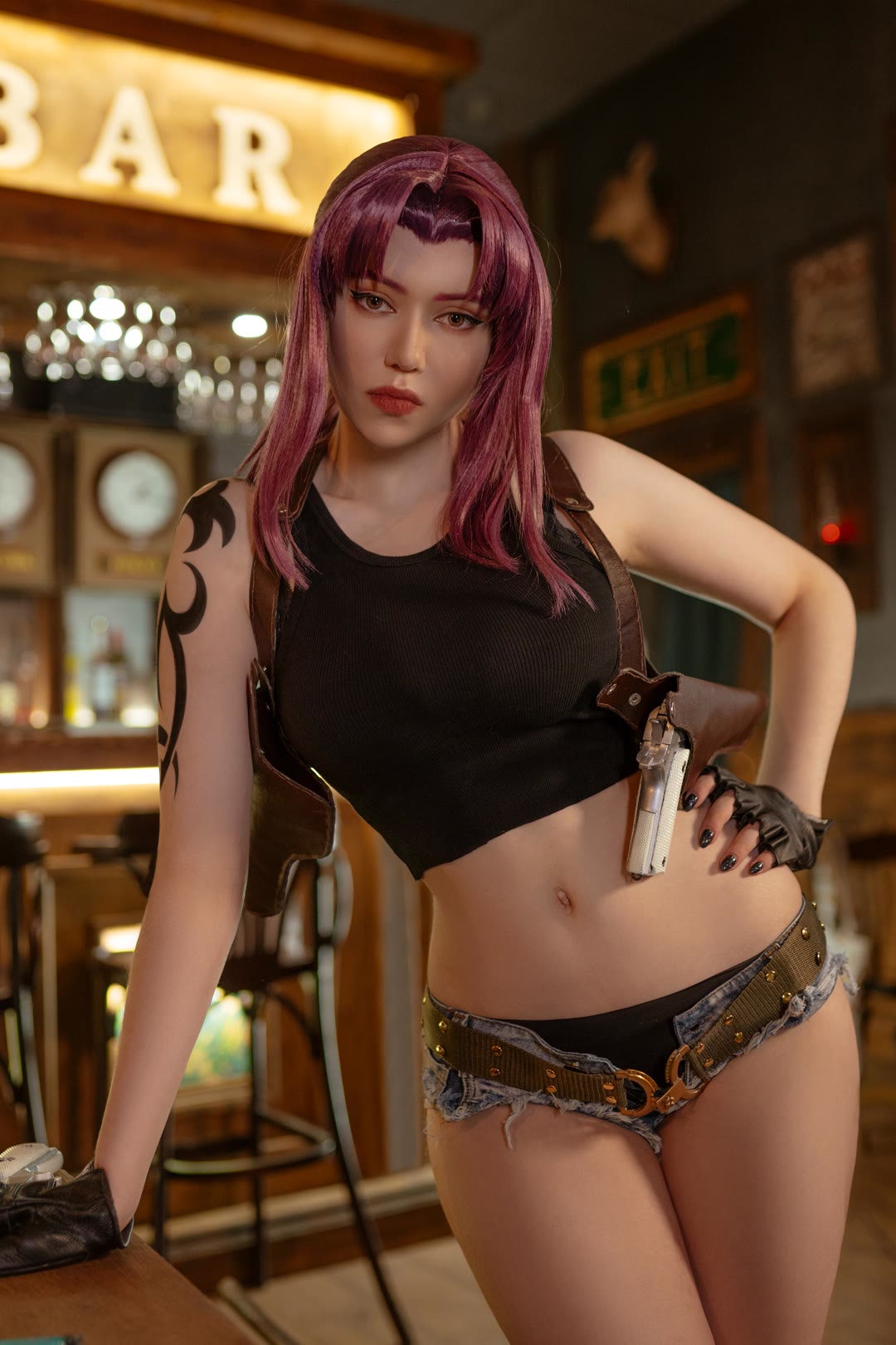 Alina Becker Revy Black Lagoon anime girl sexy cosplay photo 4