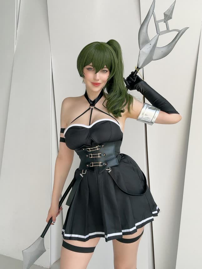 Alina Becker Ubel sexy cosplay photo 1