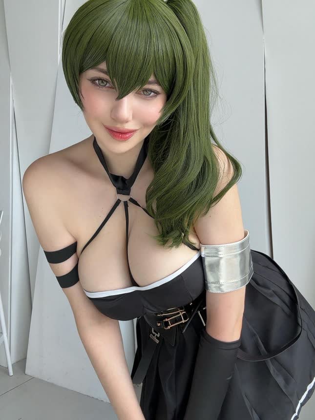 Alina Becker sexy Ubel cosplay photo 3