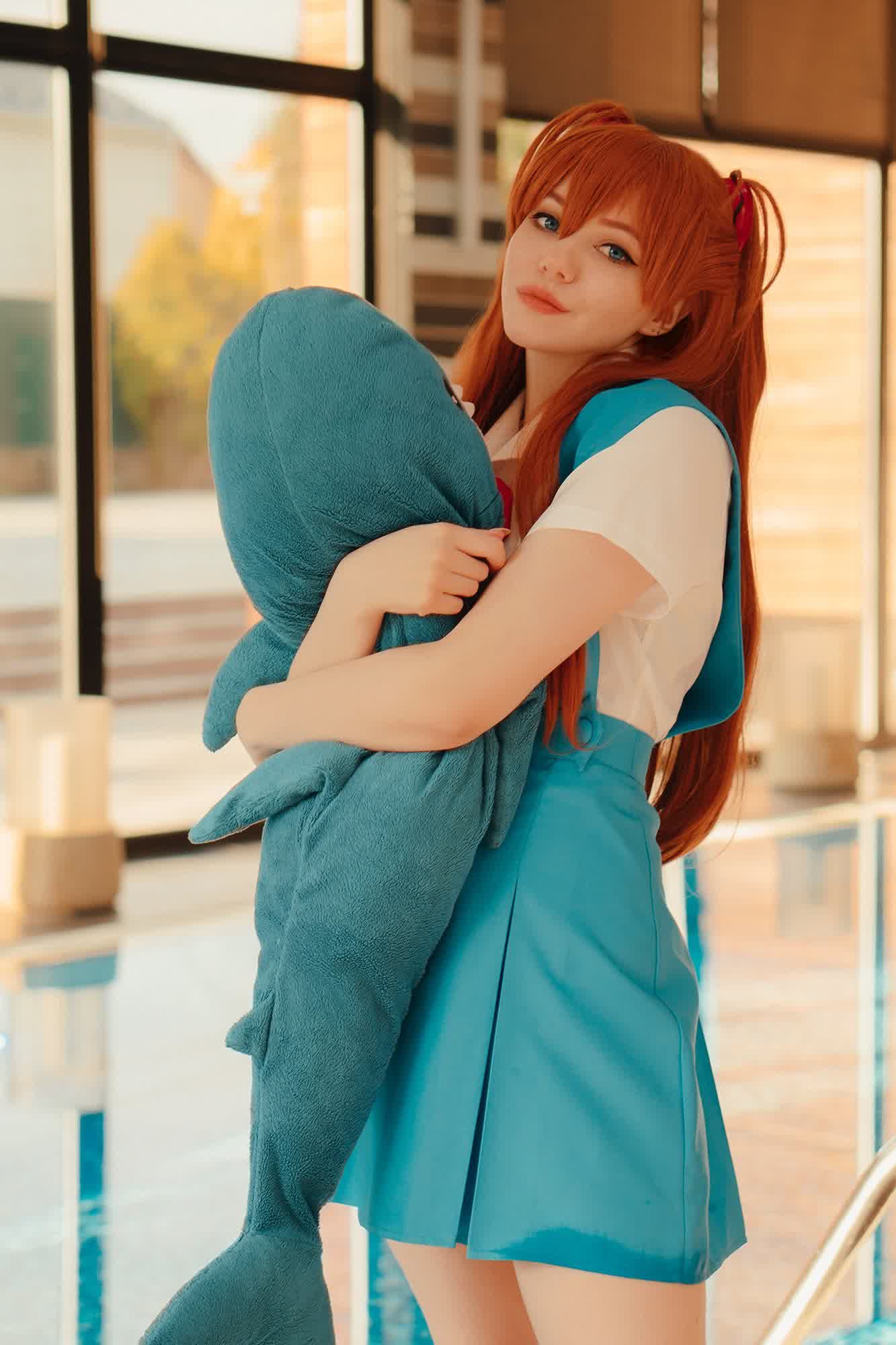 Alina Becker Asuka Langley uniform cosplay portrait 1