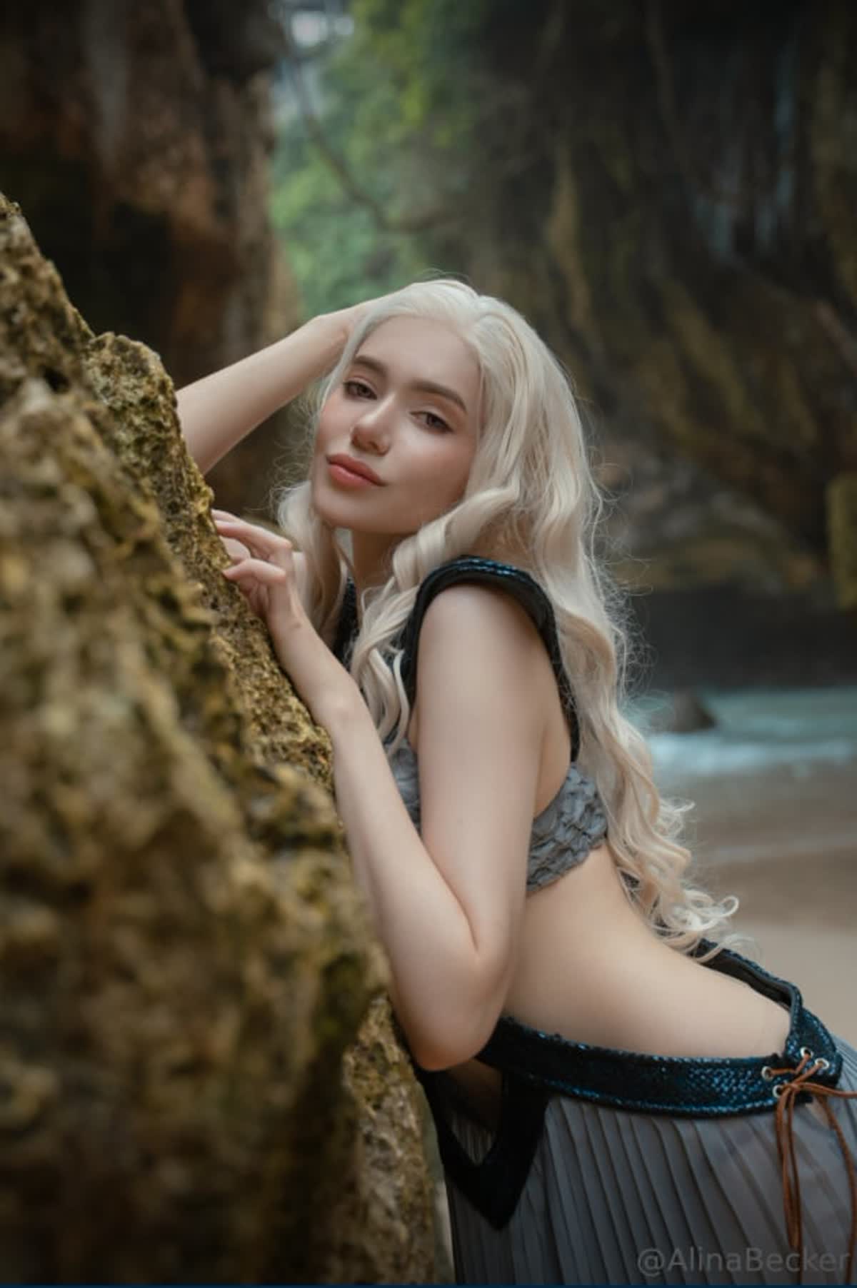 Daenerys cosplay fantasy photoshoot