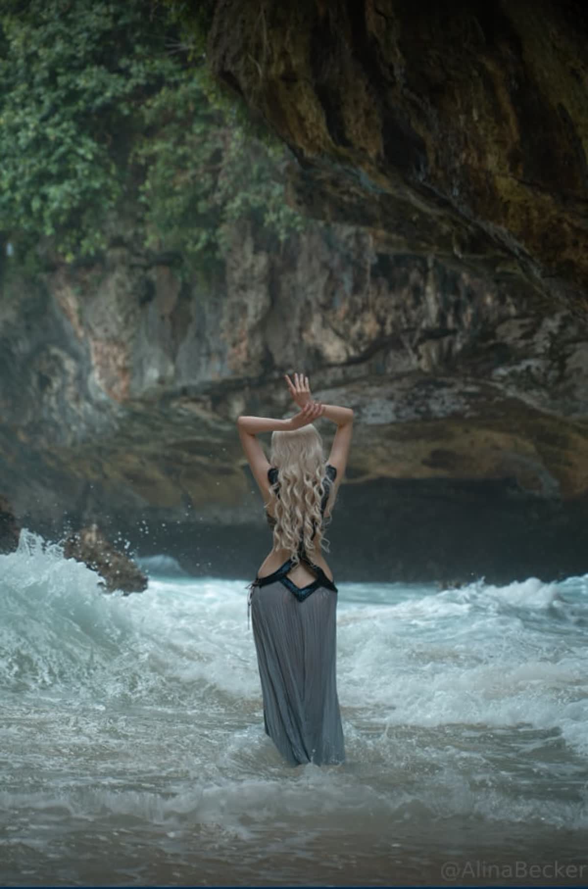 Daenerys Targaryen cosplay portrait HD