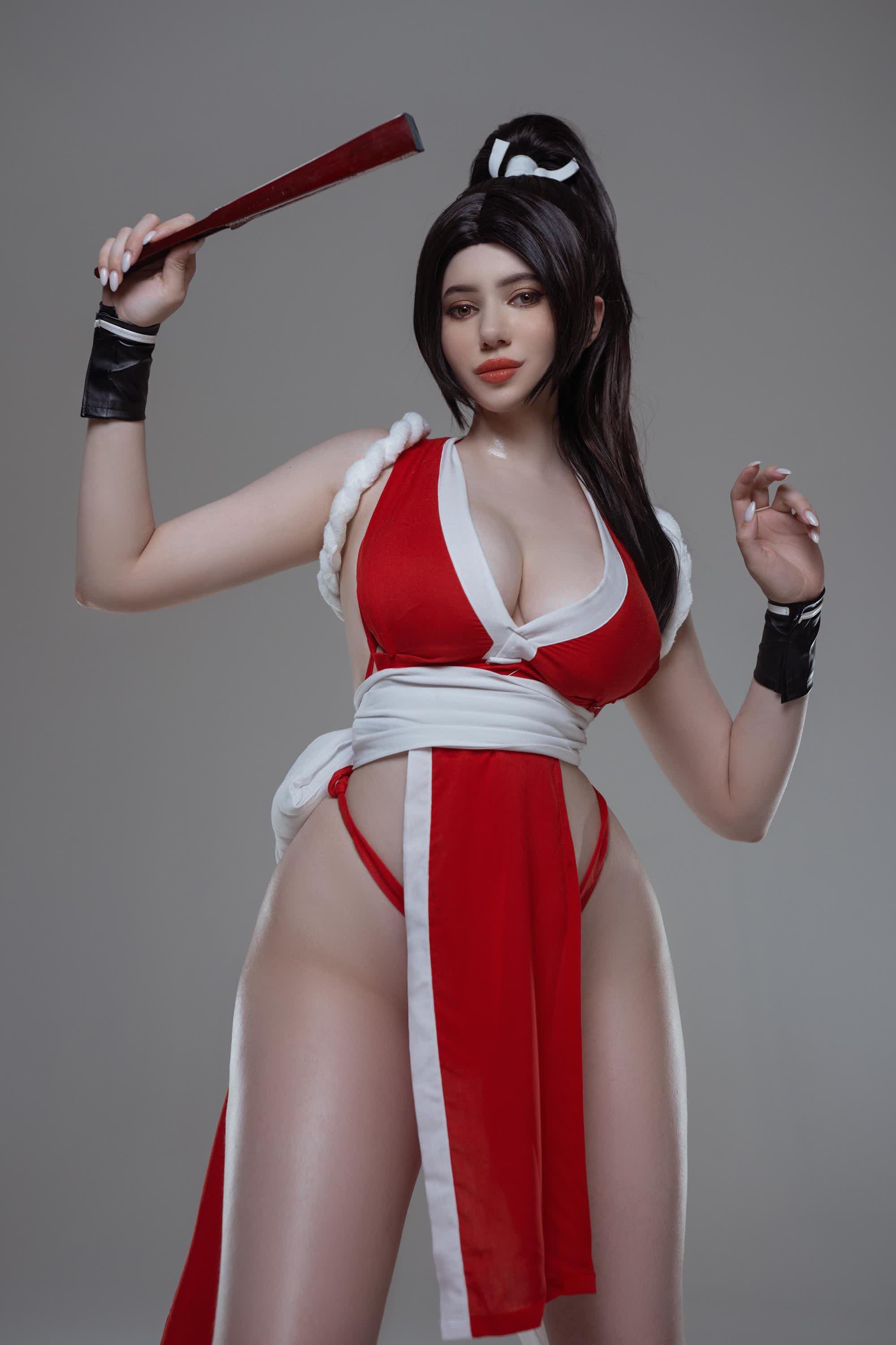Alina Becker Mai Shiranui adult cosplay SF6 inspired photo 3