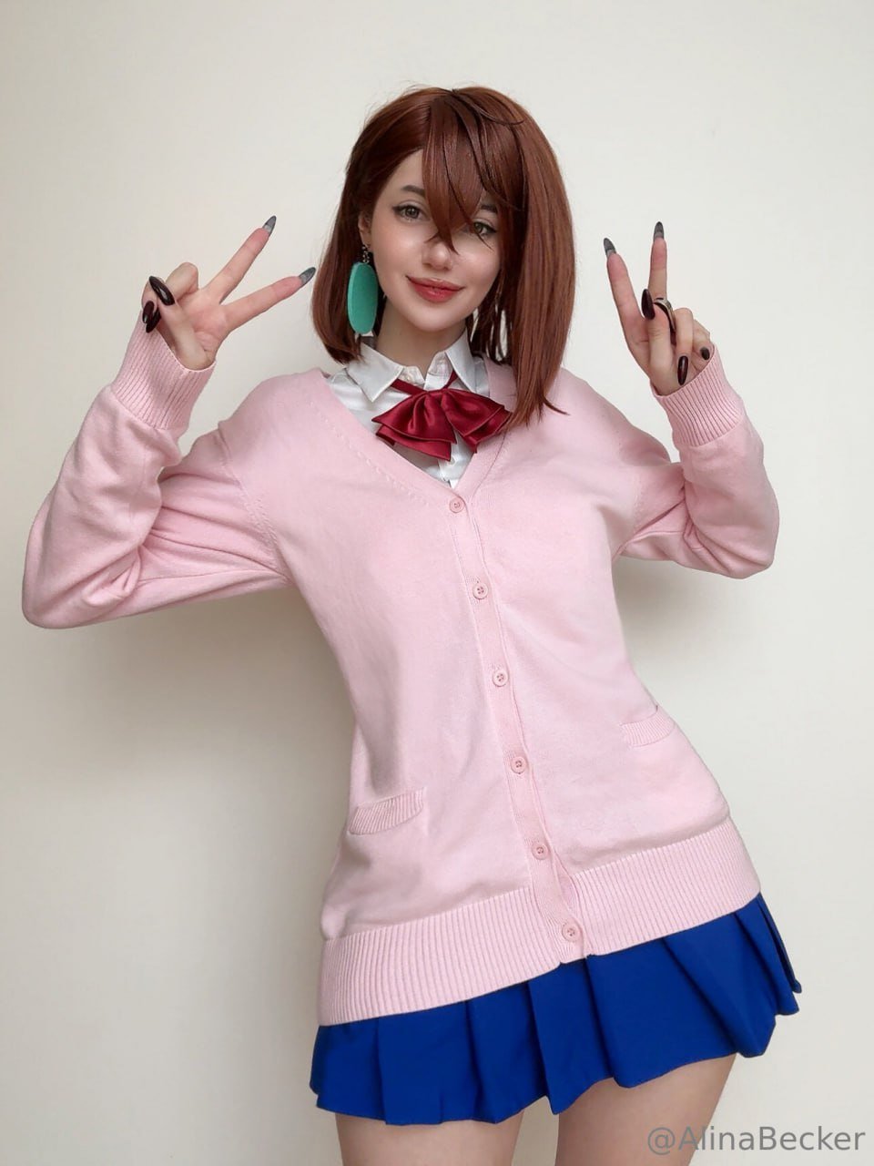 Alina Becker Momo Ayase cosplay portrait 1