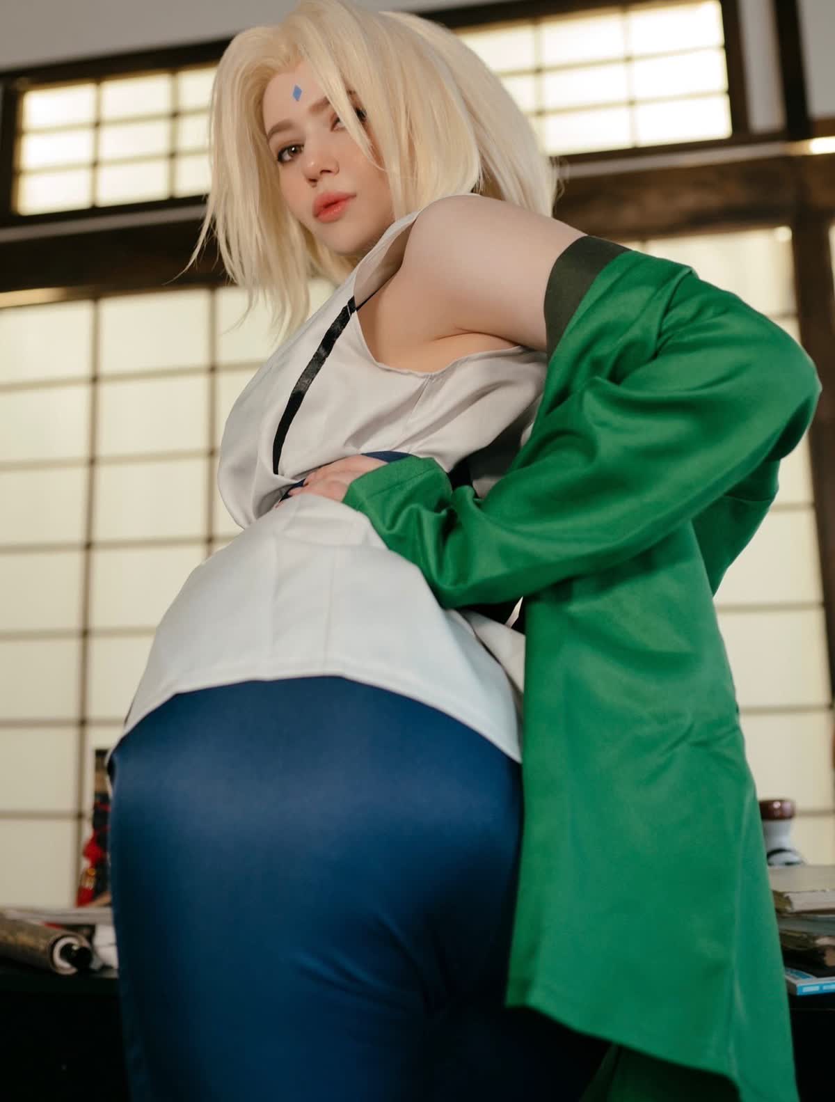 Tsunade anime cosplay hot photoshoot