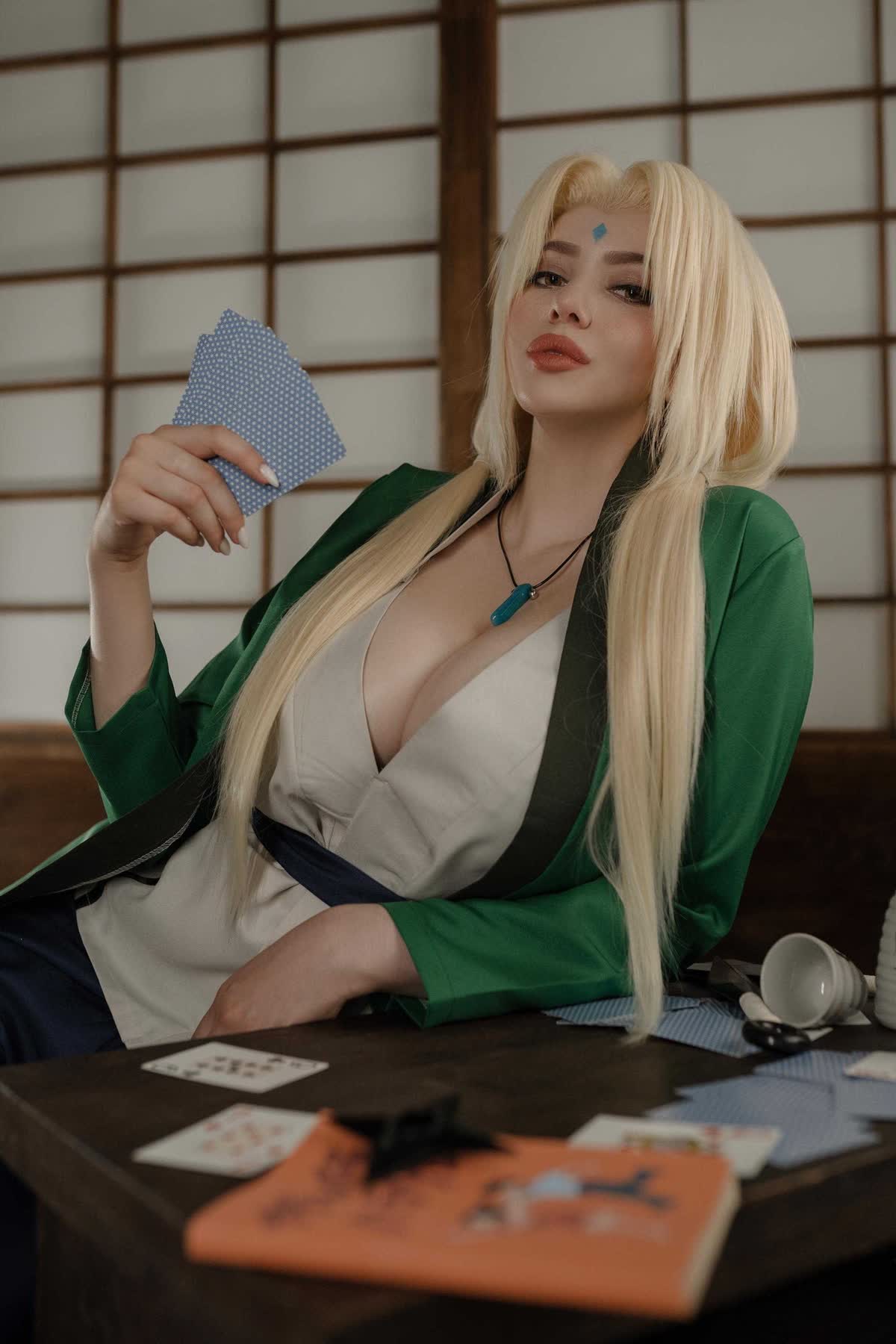 Naruto Shippuden Tsunade cosplay image