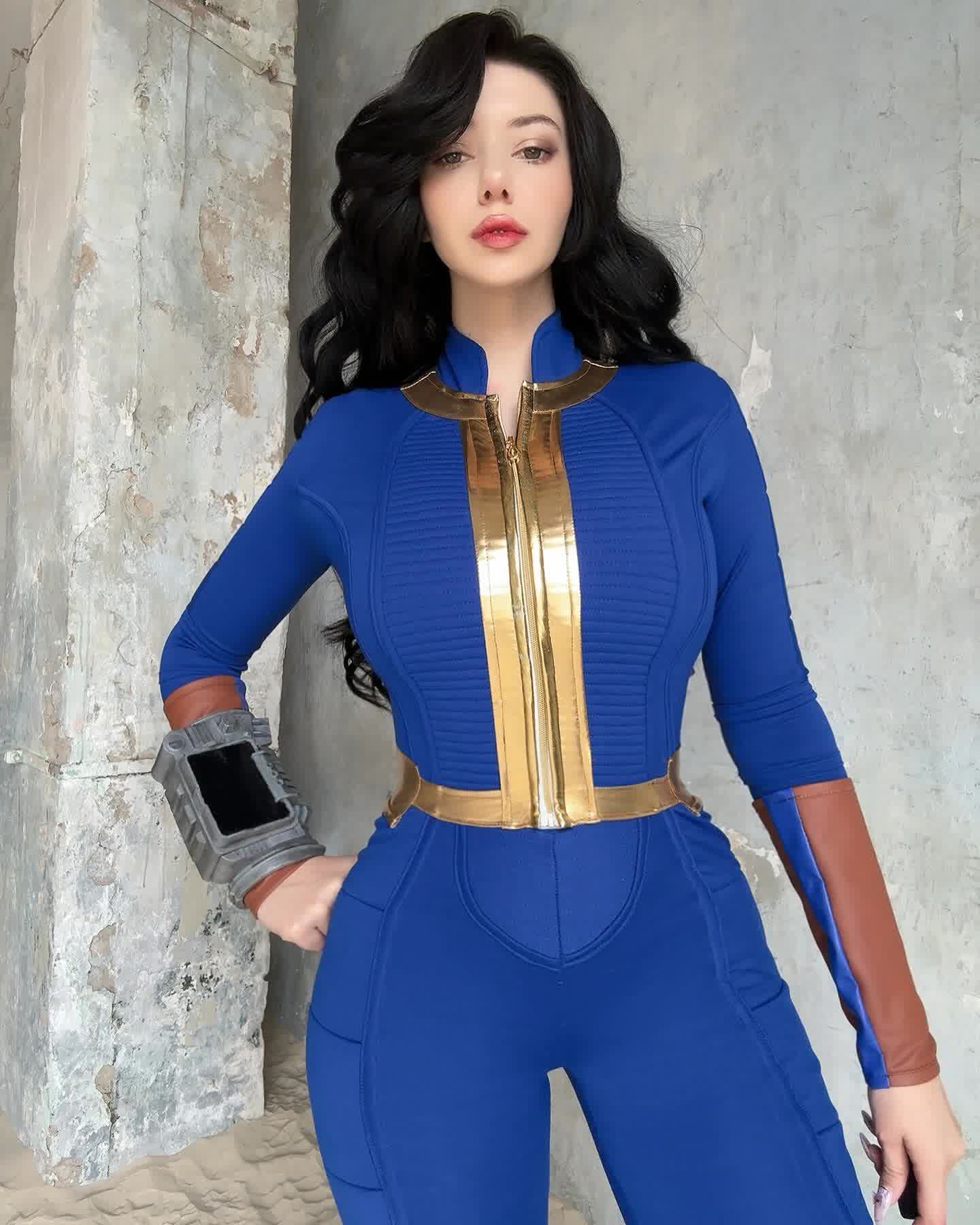 Alina Becker sexy Vault Dweller cosplay photo 2