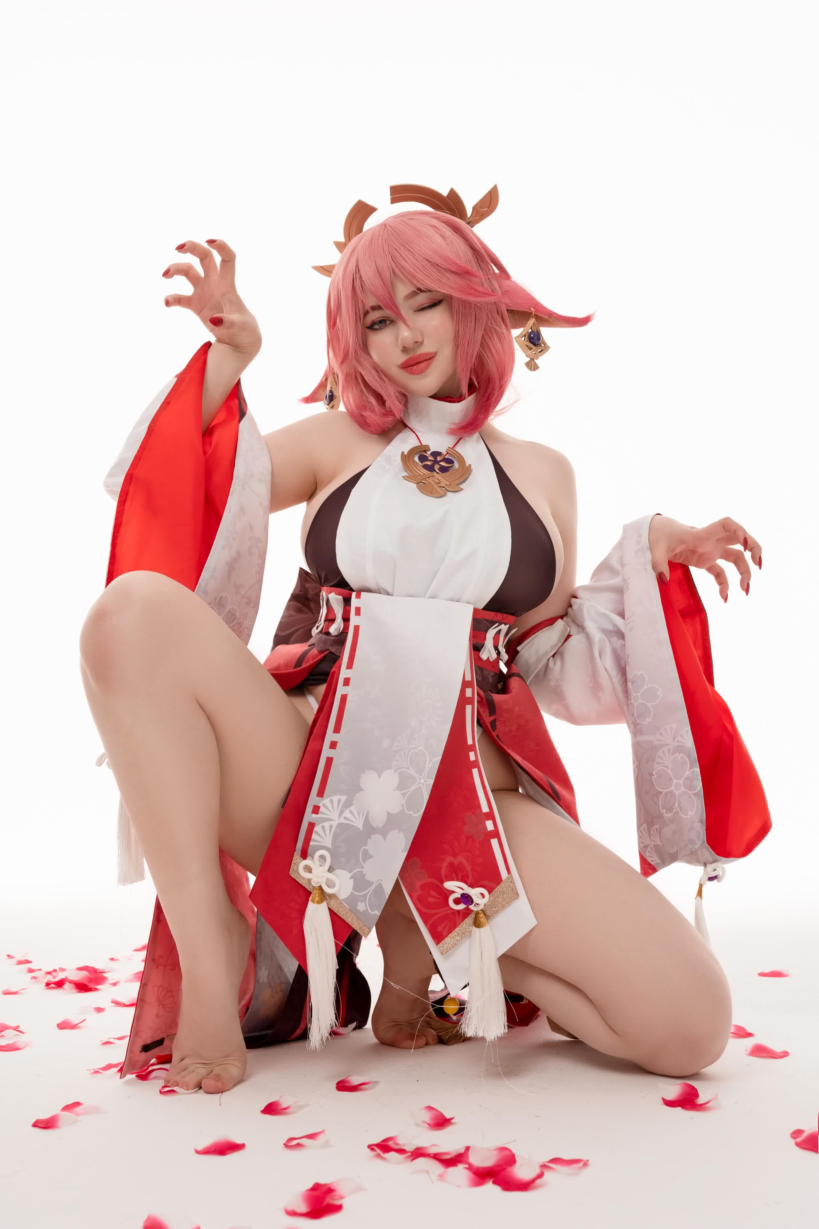 Alina Becker Yae Miko cosplay preview