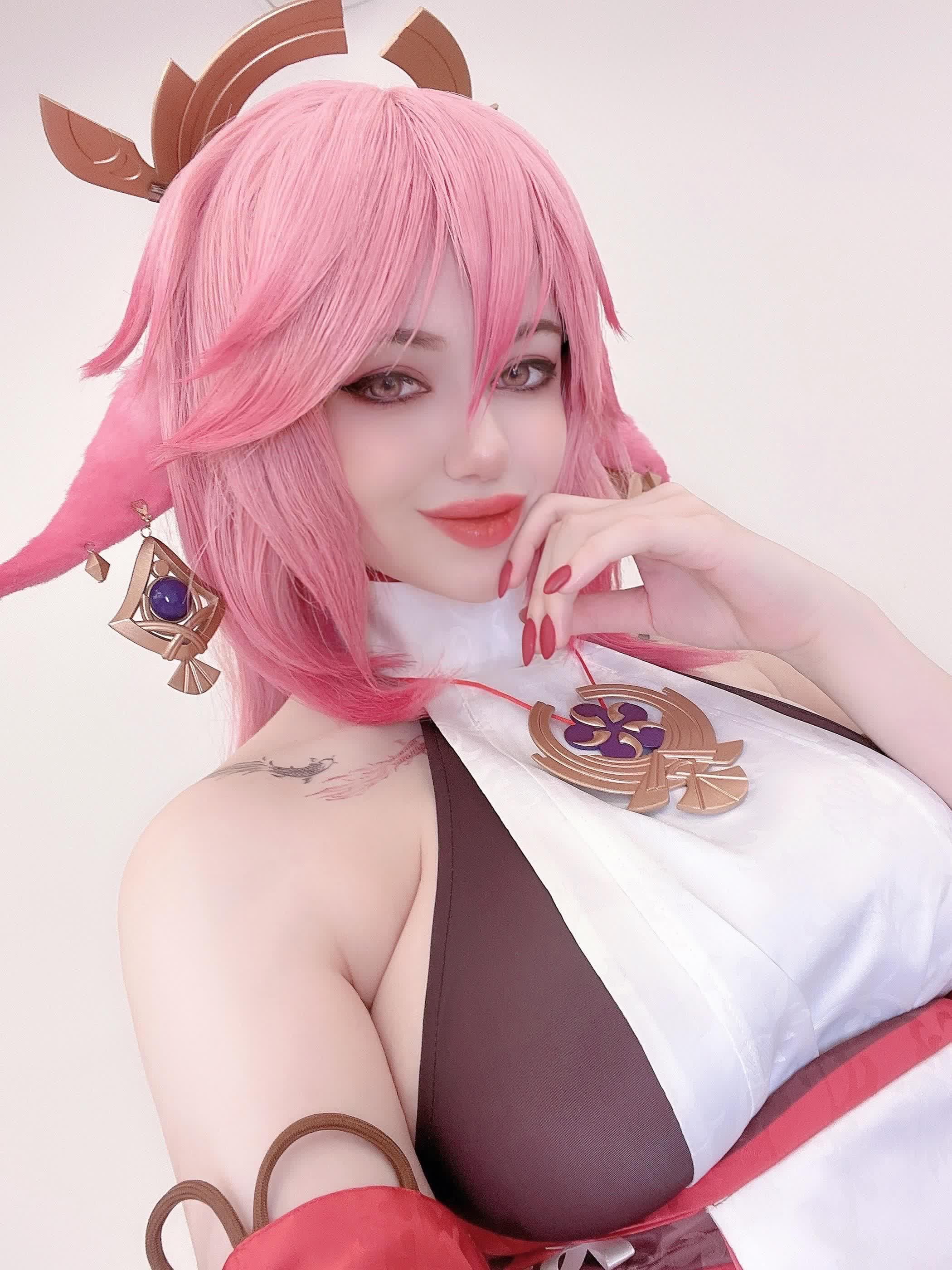 Yae Miko cosplay hot adult anime portrait HD